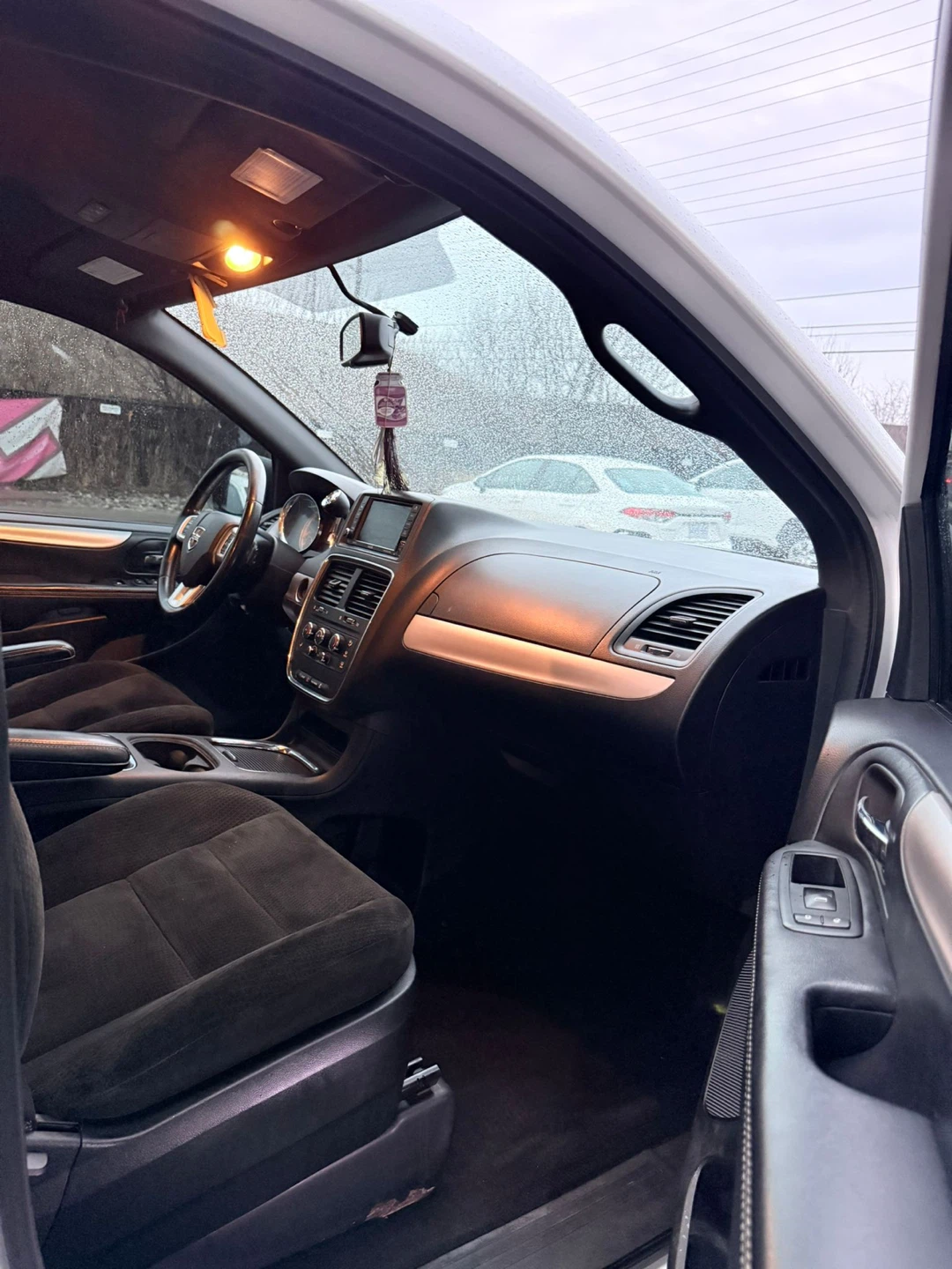 2015 White Dodge Grand Caravan - photo 4