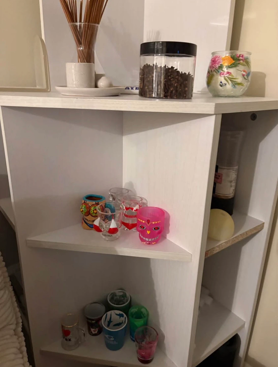 White Corner Shelf with Plug - photo 5
