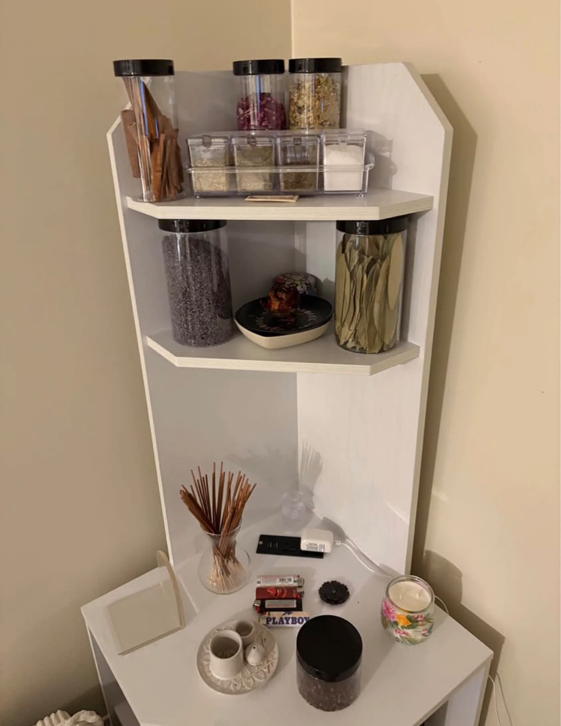 White Corner Shelf with Plug - photo 4