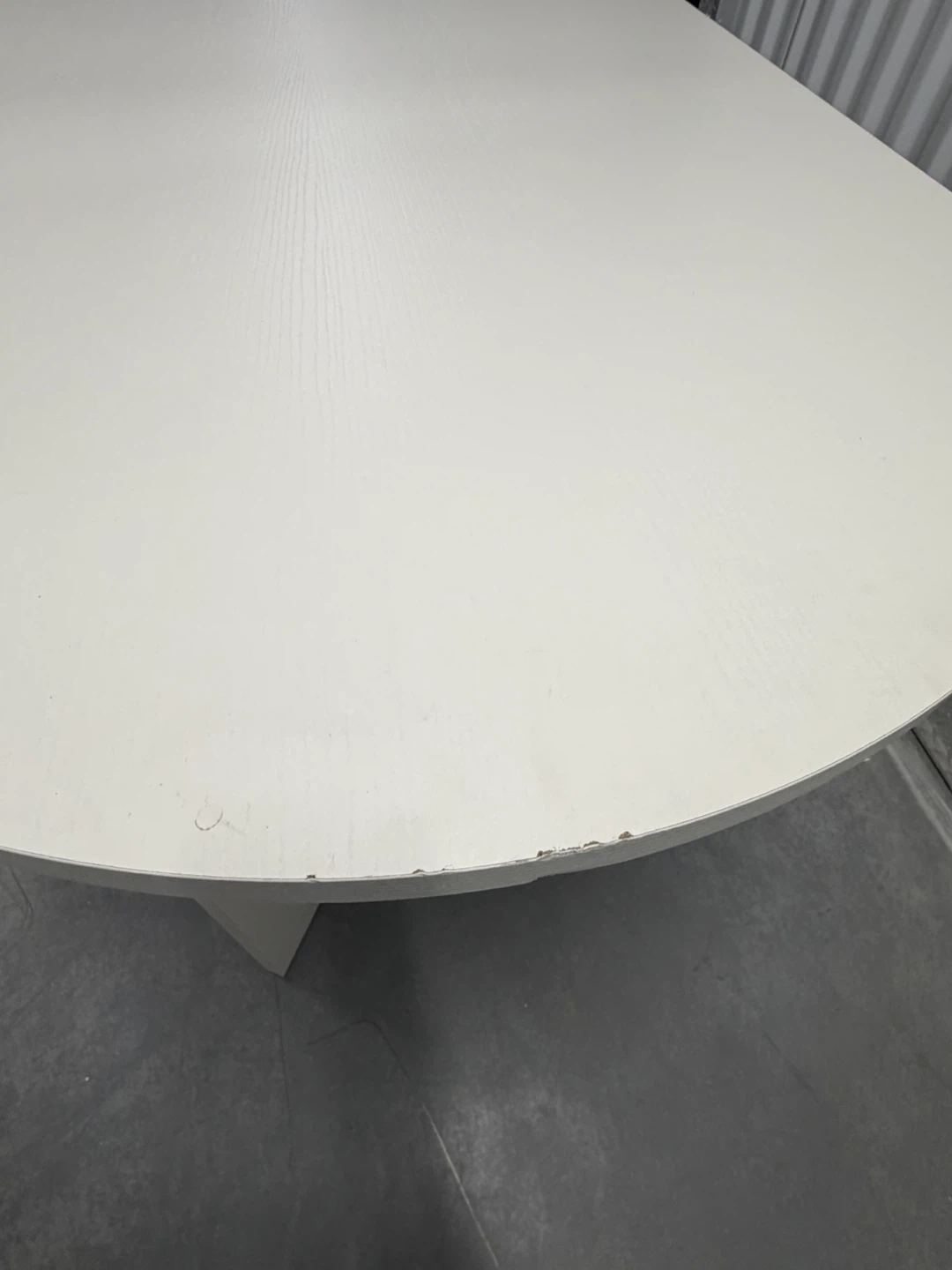 White Oval Table - photo 3