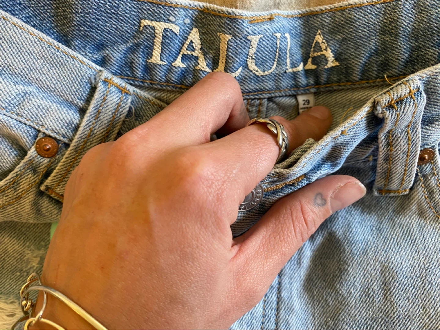TALULA Distressed Denim Shorts Size 29 - photo 2