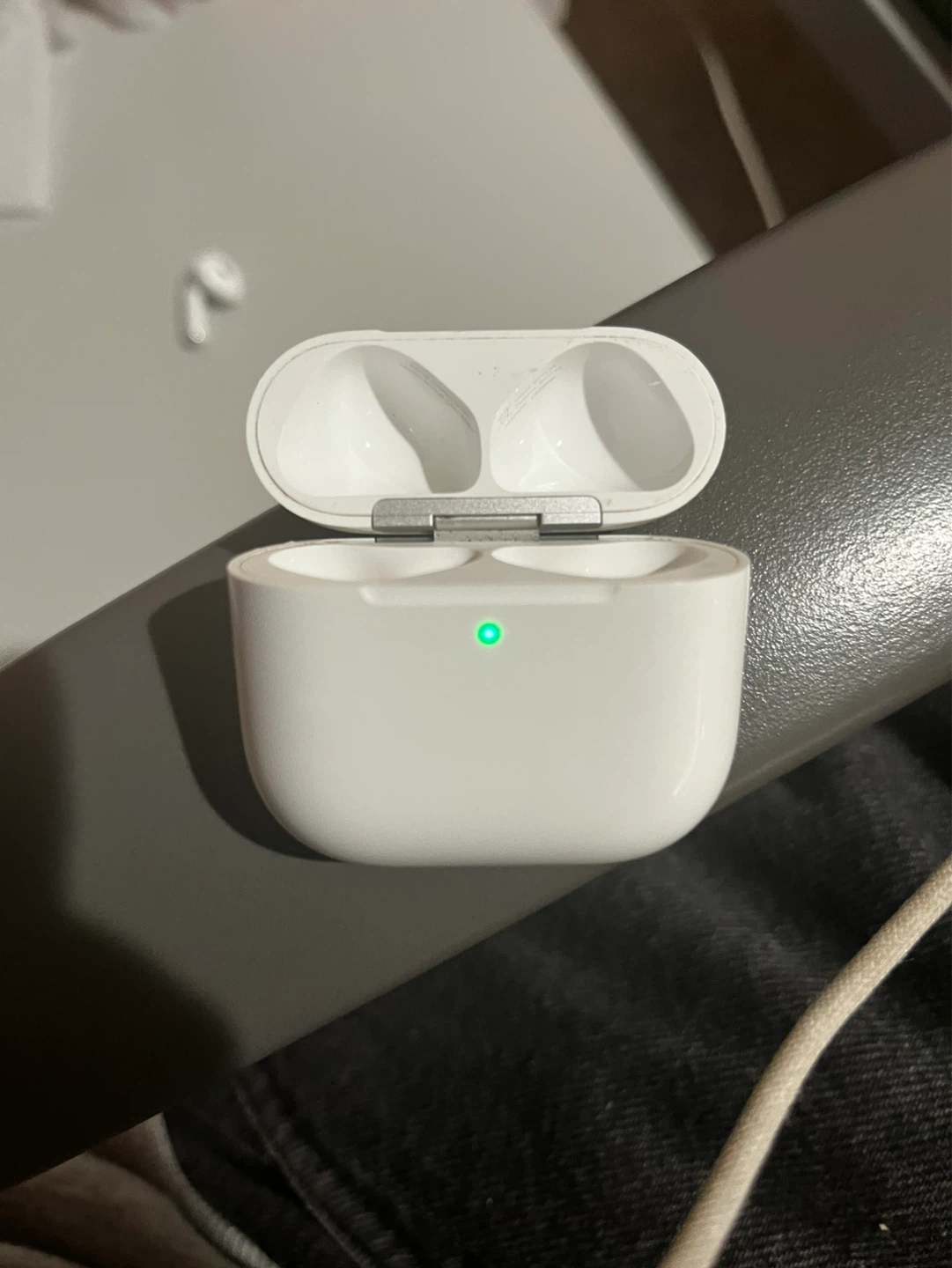 Apple AirPods 4 Charging Case (USB-C) - photo 4