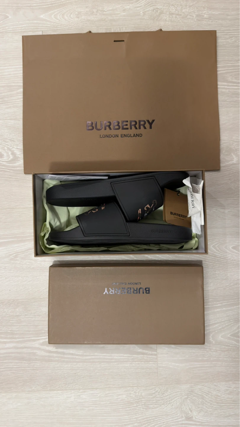 Authentic Burberry Furley Slides Size 8 – Brand New - photo 5