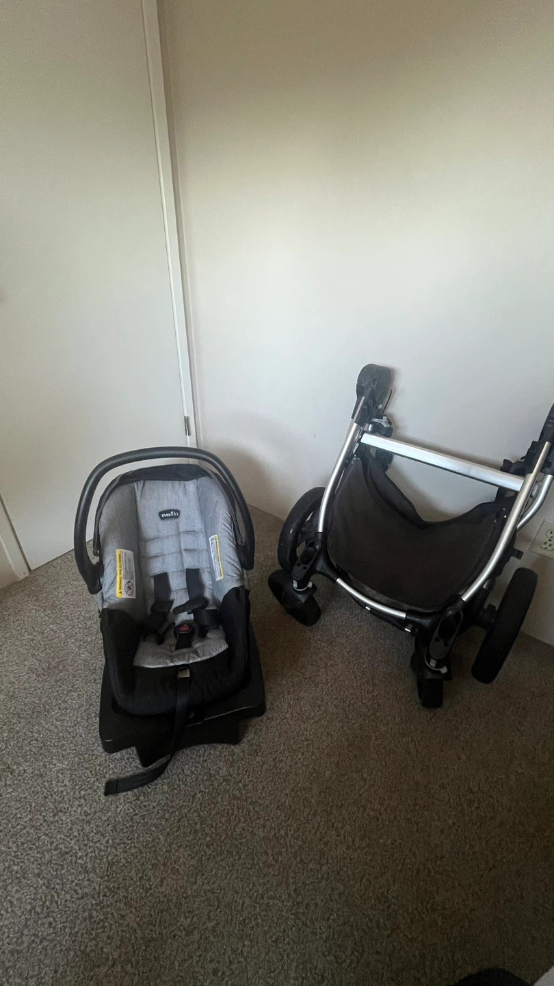 3 piece Evenflo Car Seat and City Select Stroller Combo - photo 5