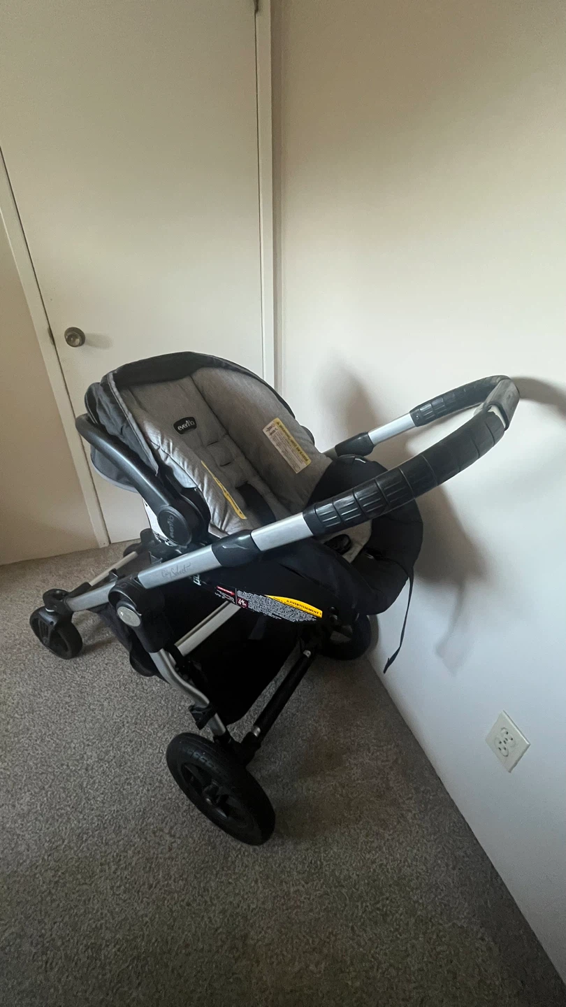 3 piece Evenflo Car Seat and City Select Stroller Combo - photo 3