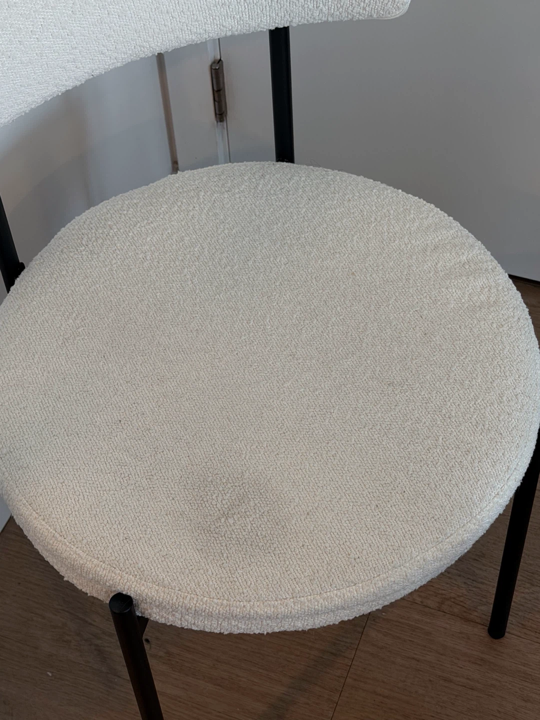 Set of 4 Cream Boucle Chairs and Glass Top Dining Table - photo 2