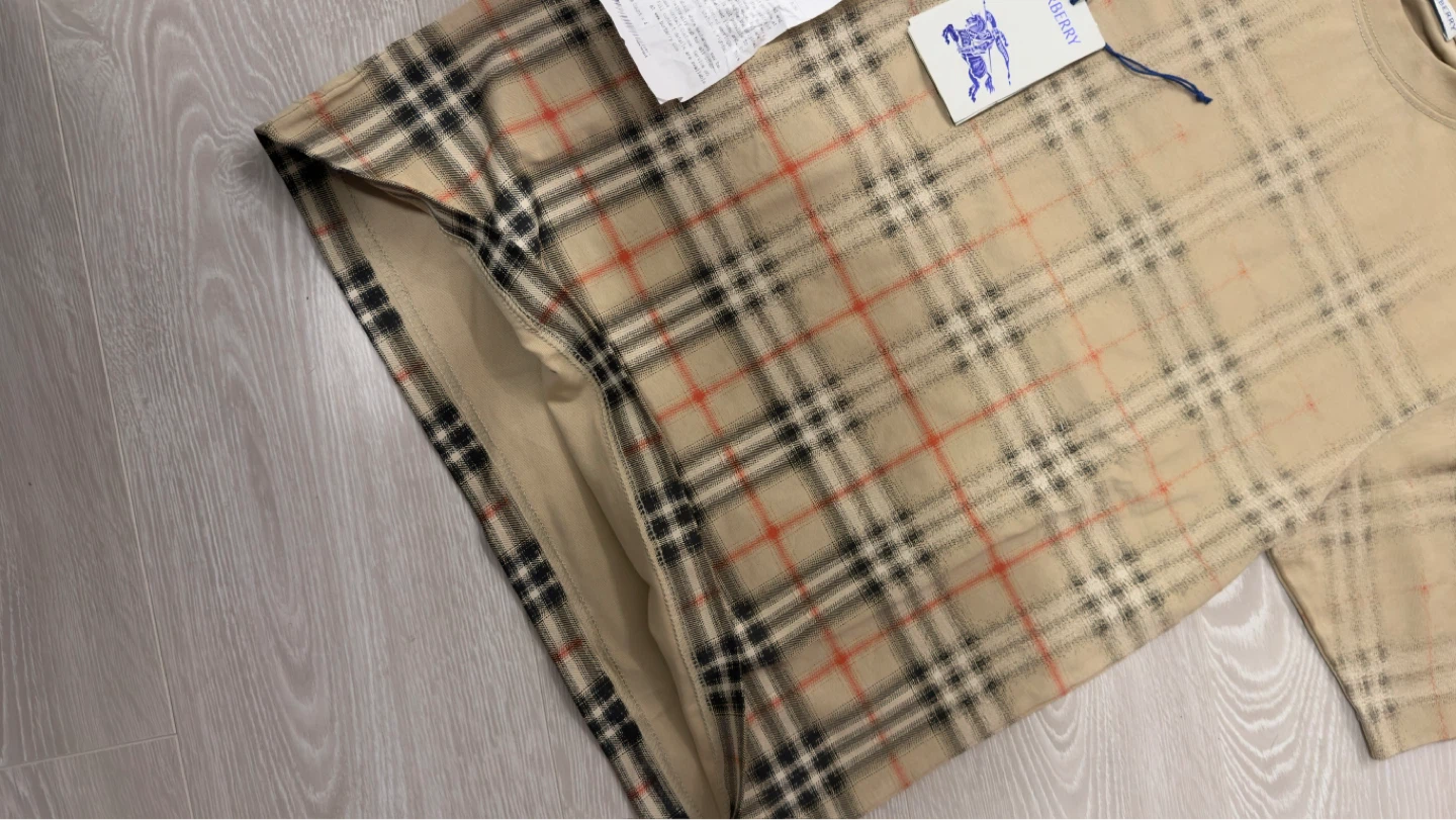 Pre-Owned Burberry Gradient Check T-Shirt - Size S - photo 4