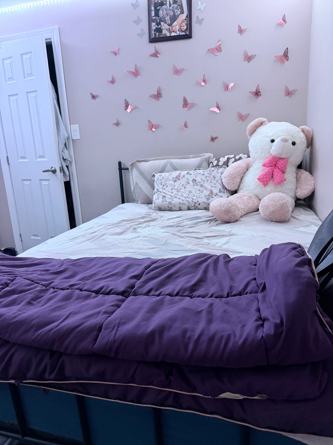 Matters and bed - photo 2