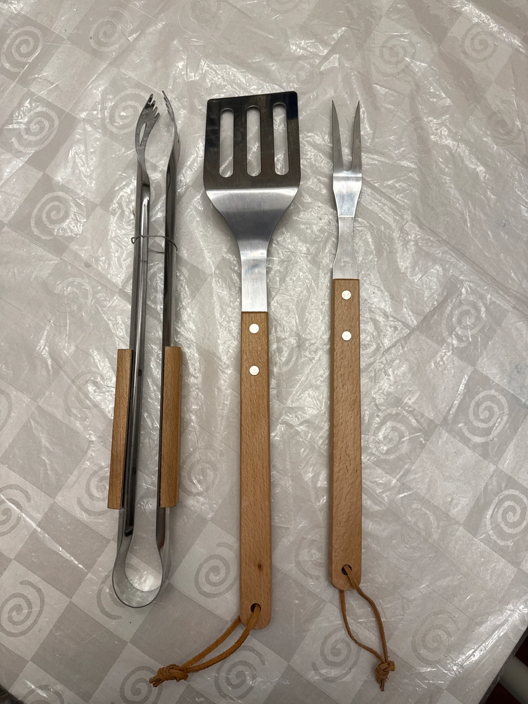 3-Piece BBQ Utensil set with Tongs,Spatula,Fork(great condition) - photo 2