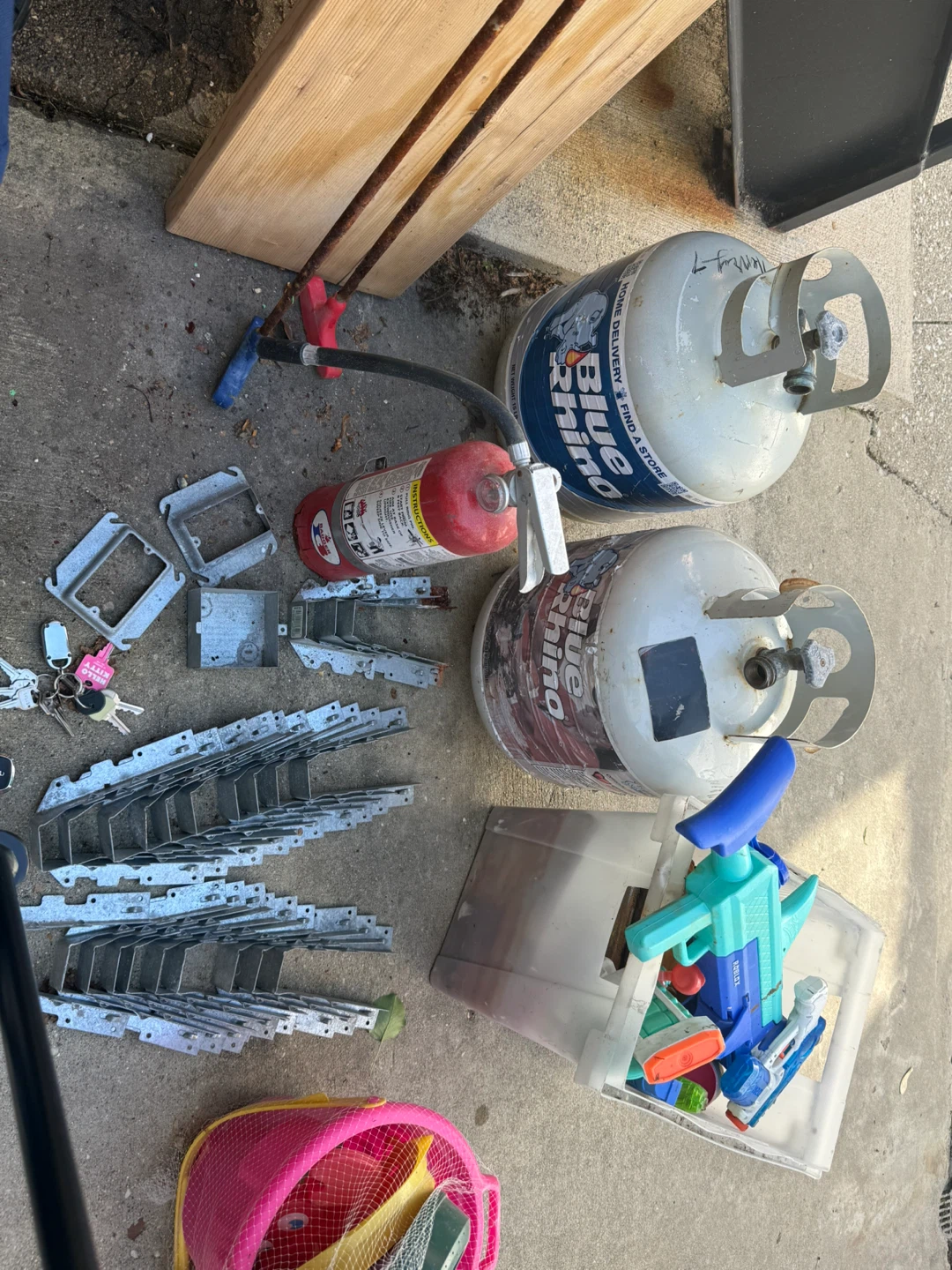 Blue Rhino Propane Tanks and Fire Extinguisher - photo 3