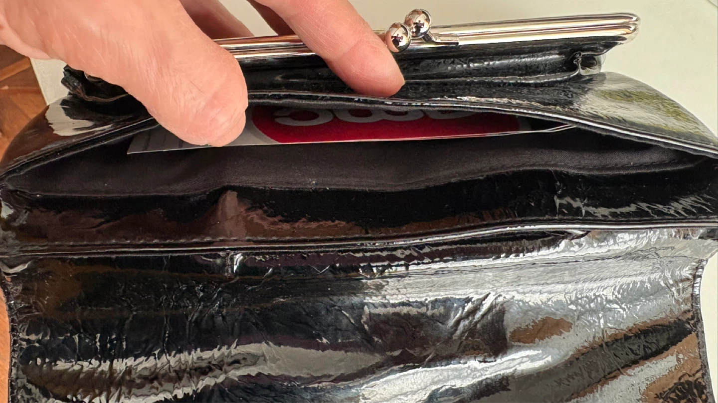 Kenneth Cole Reaction Black Patent Clutch Wallet - photo 5