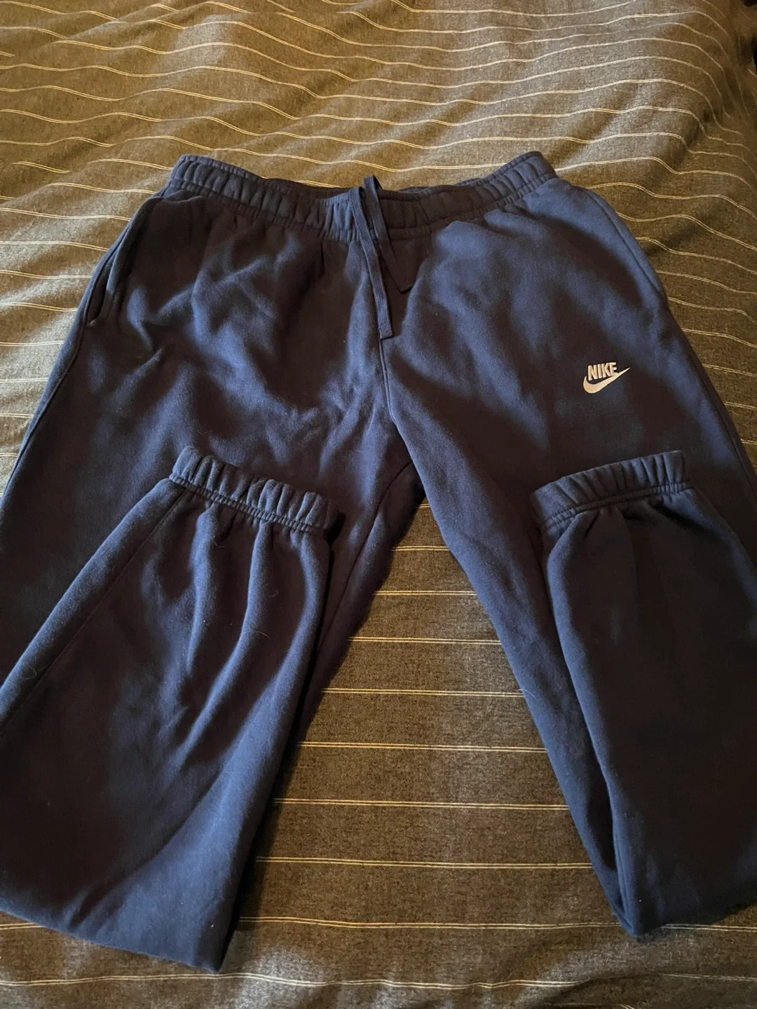 Medium navy nike men sweats
