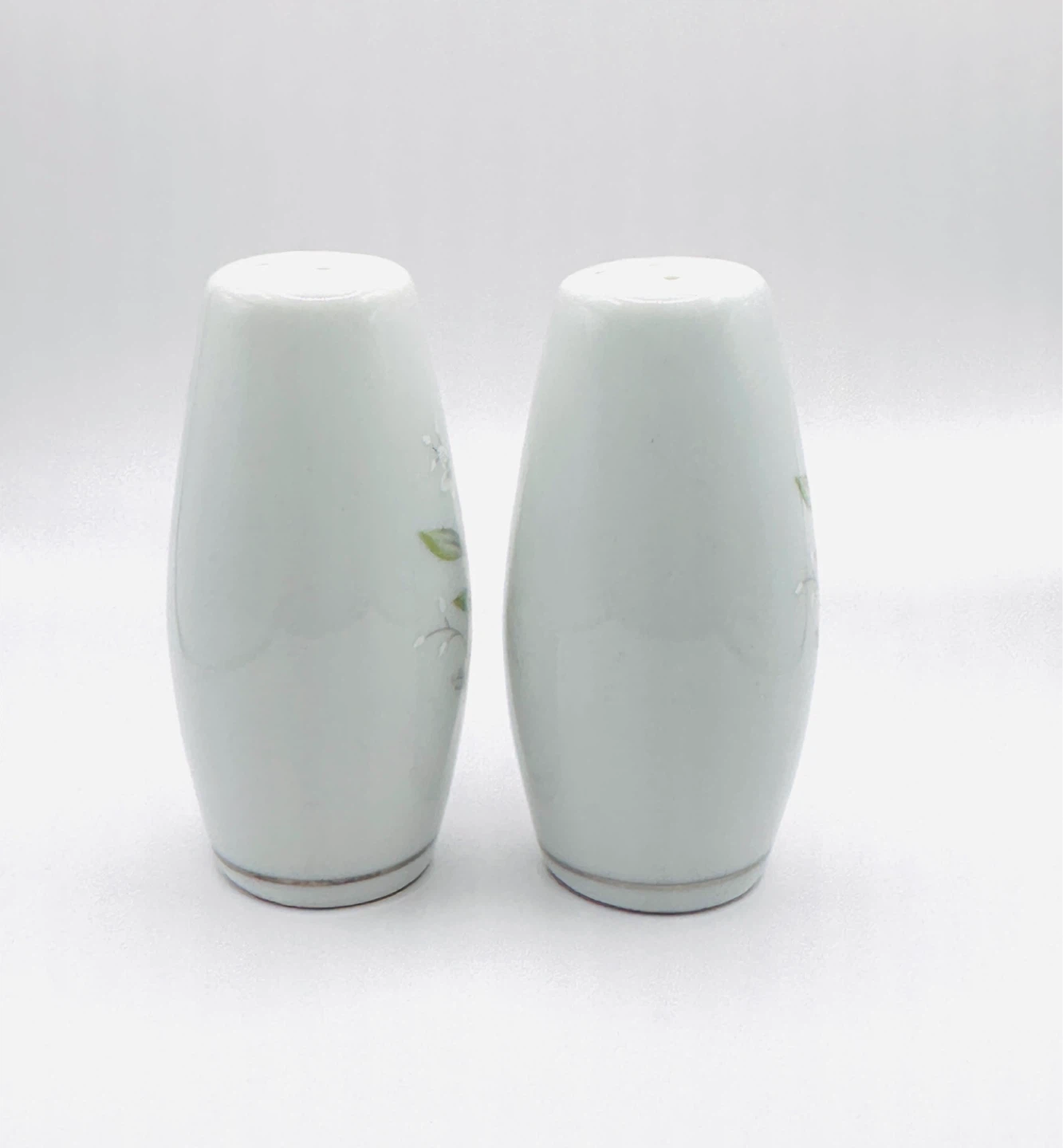 Beautiful Vintage St. Regis Fine China Salt And Pepper Shakers - photo 2