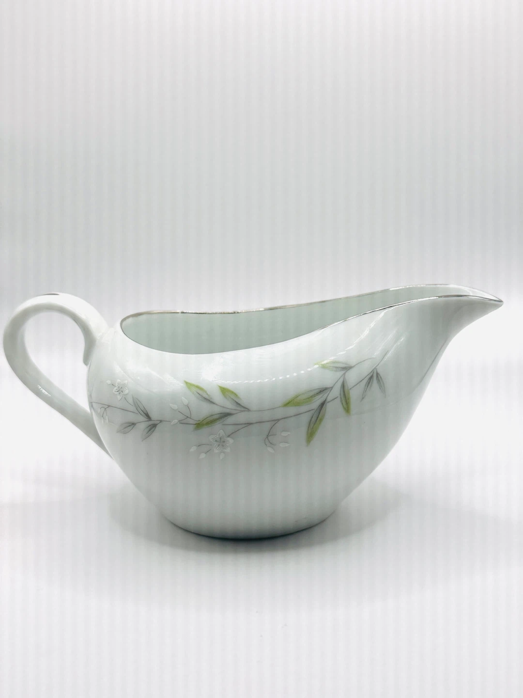 St Regis Fine China Creamer 101 White Flowers Silver Trim - photo 3