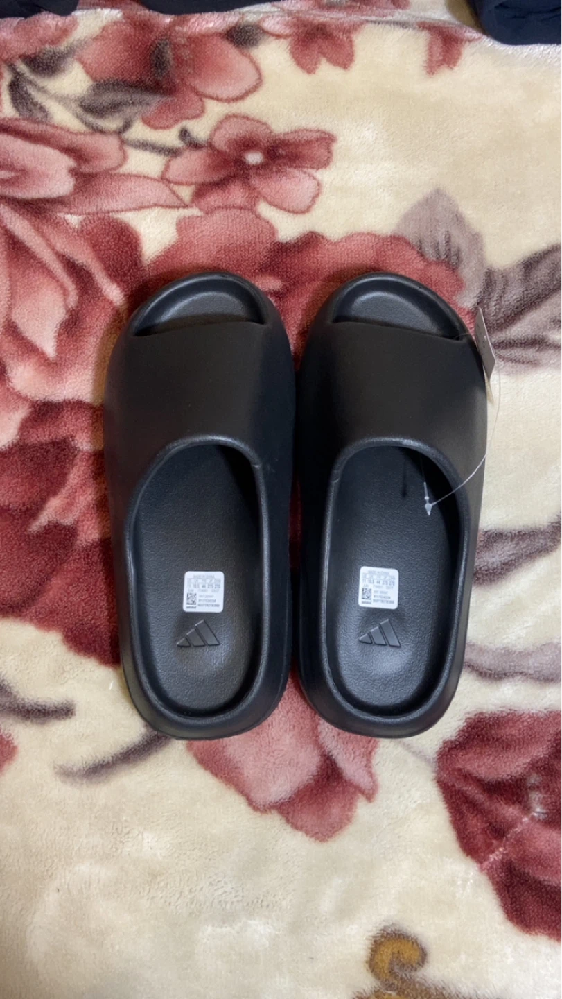 Perfect Yeezy Slides Black - Size 11 & 12 - photo 3
