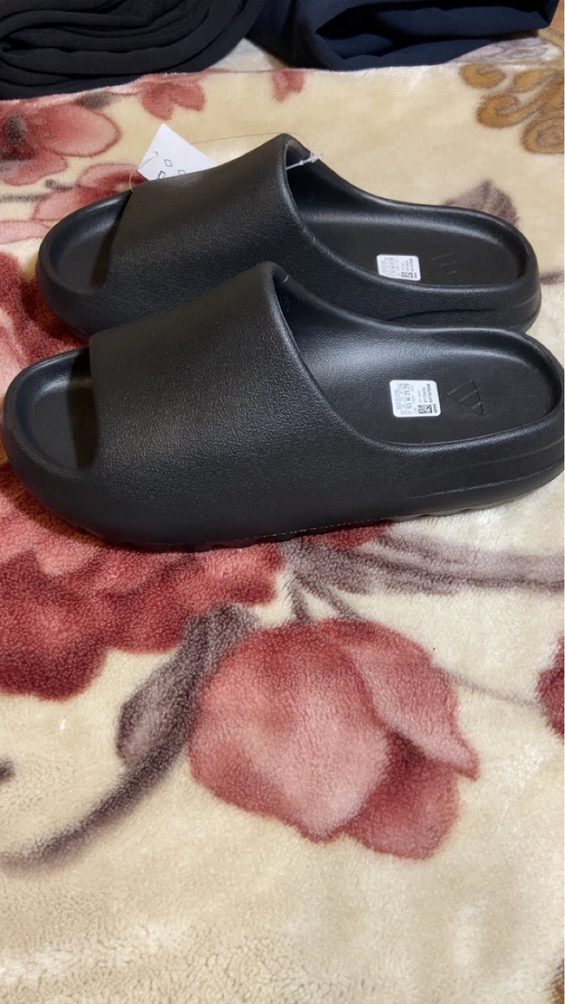 Perfect Yeezy Slides Black - Size 11 & 12 - photo 2