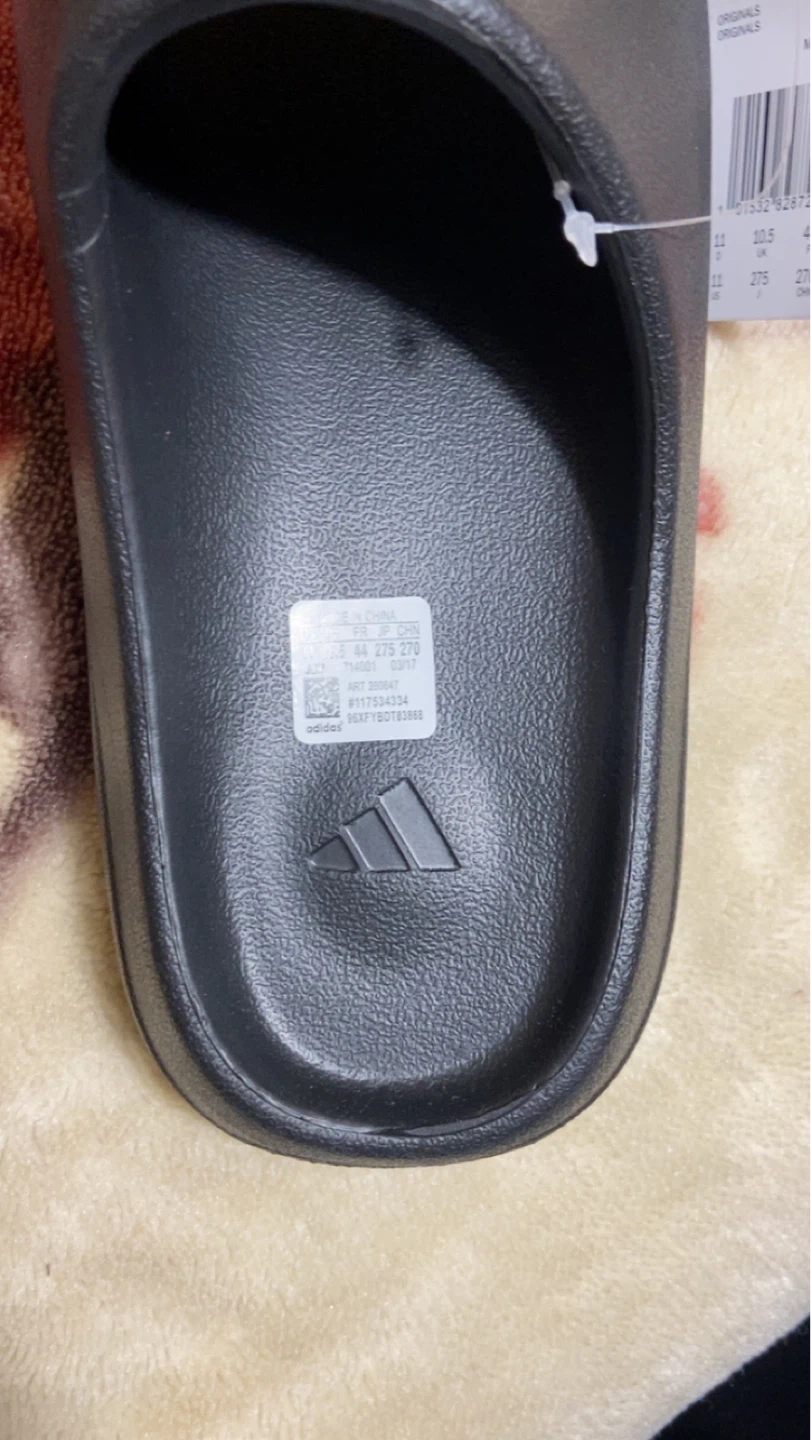Perfect Yeezy Slides Black - Size 11 & 12 - photo 4