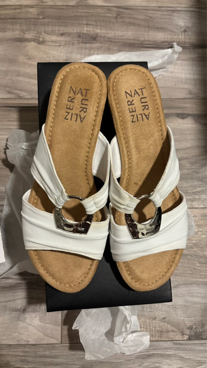 Brand New Naturalizer White Sandals - Size 8M - photo 4