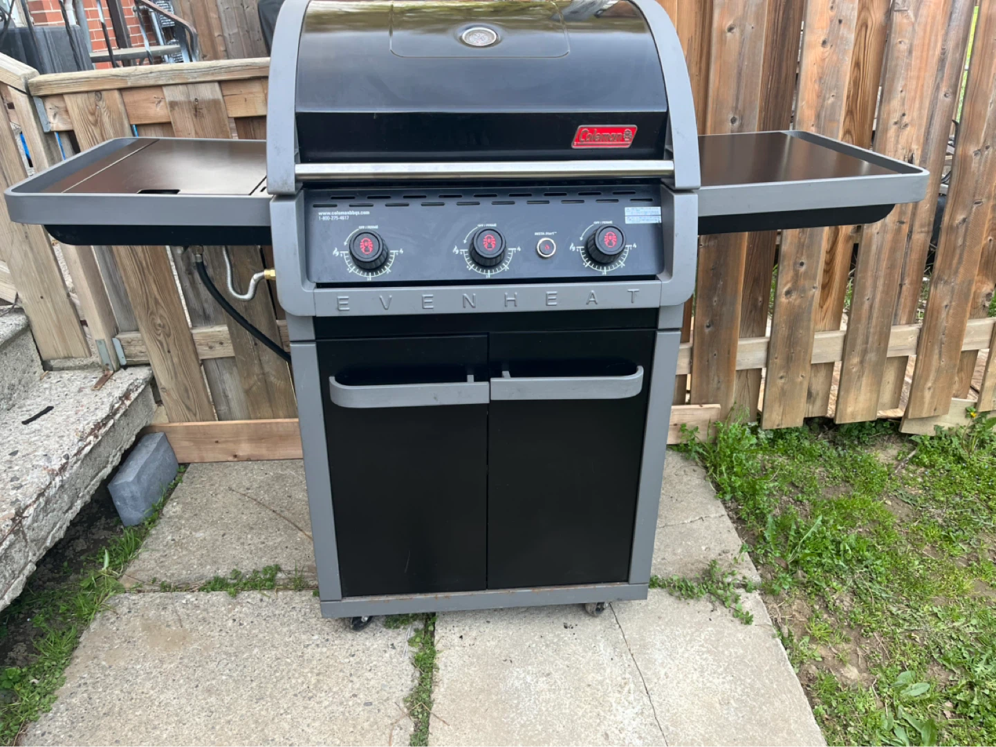 Coleman EvenHeat 3-Burner Propane BBQ,with Side Burner & Cover