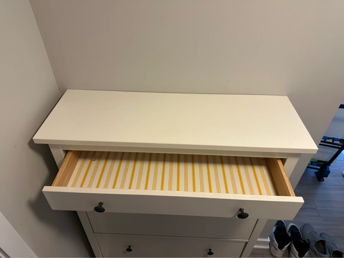 Like new Ikea Hemnes Shoes cabinet - photo 2