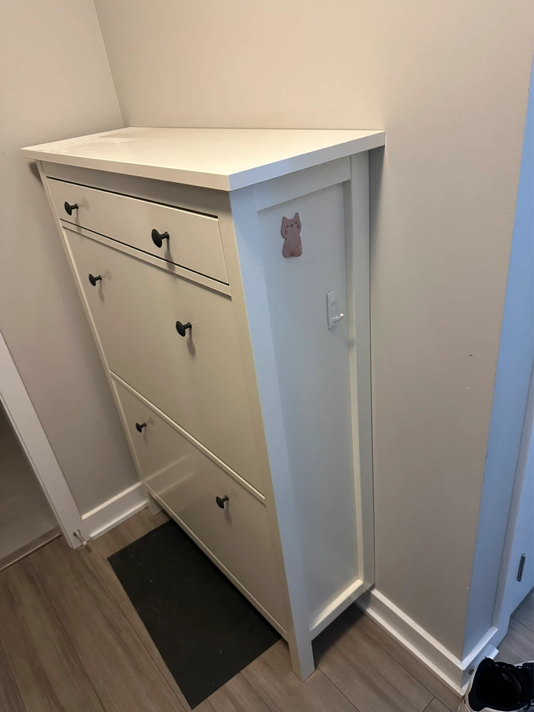 Like new Ikea Hemnes Shoes cabinet - photo 3