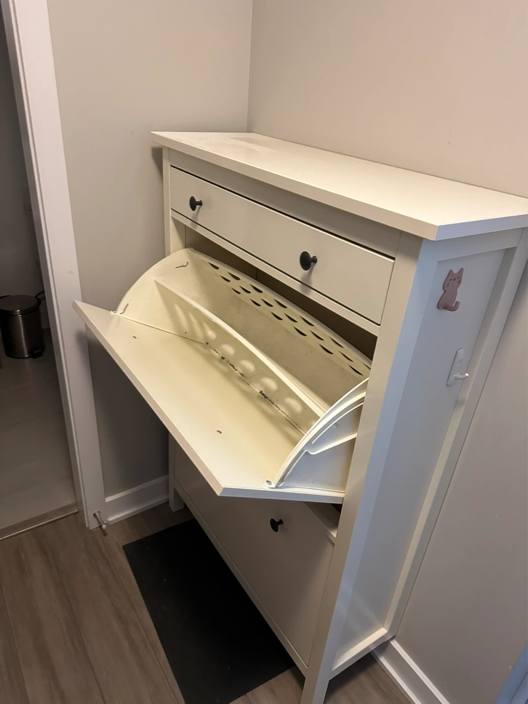 Like new Ikea Hemnes Shoes cabinet - photo 4