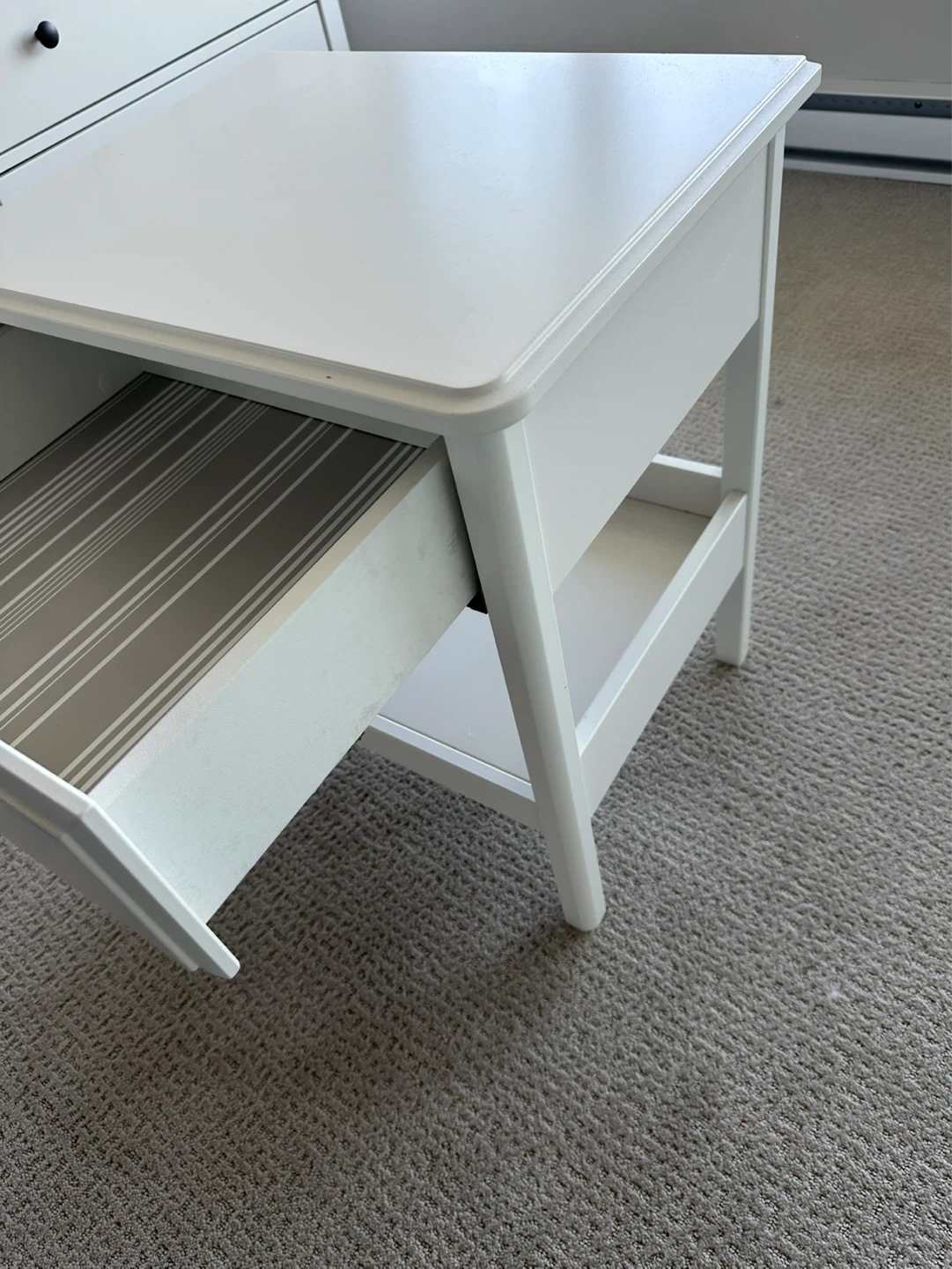 Ikea Tyssedal nıghtstand *Like new - photo 4