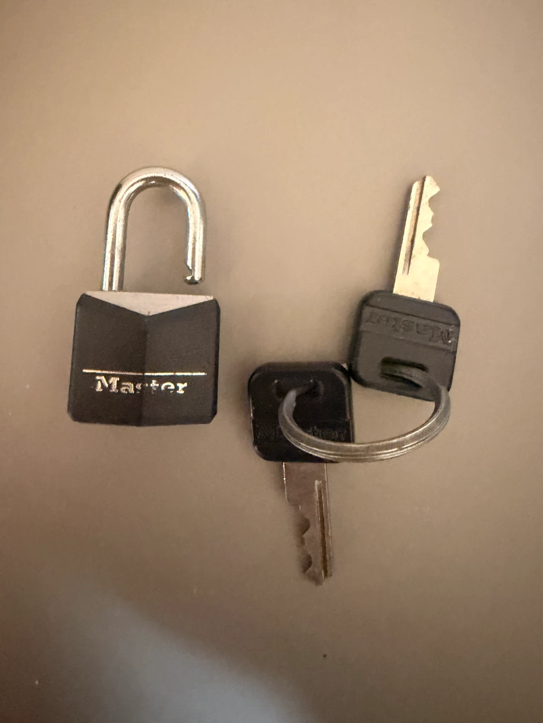 Master Lock Padlock with 2 Keys - photo 2
