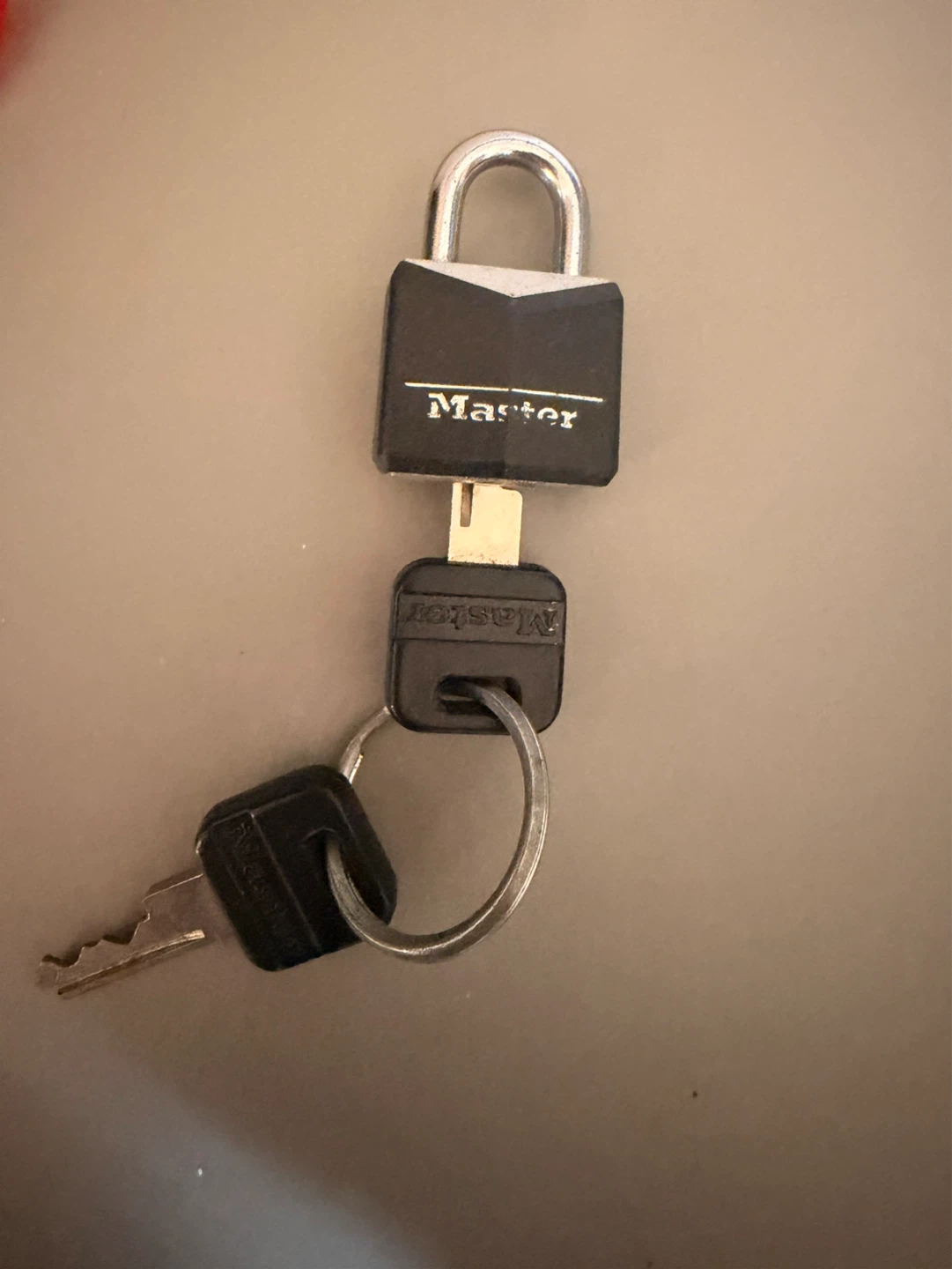 Master Lock Padlock with 2 Keys - photo 3