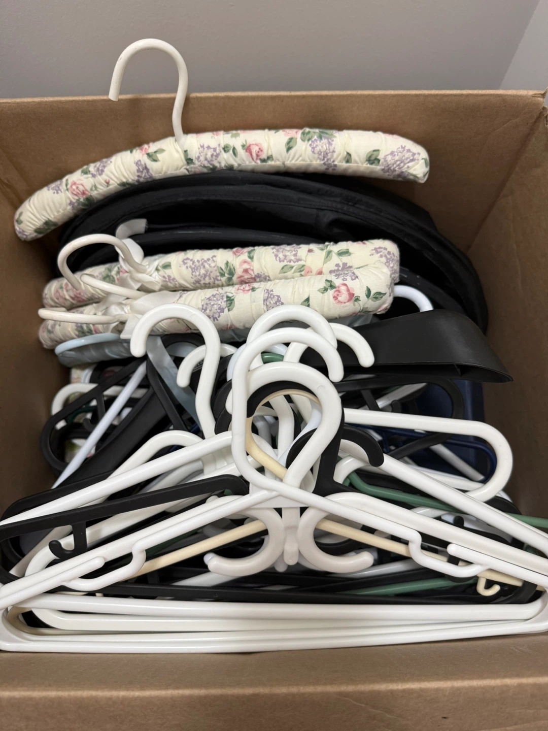 Mixed lot of hangers