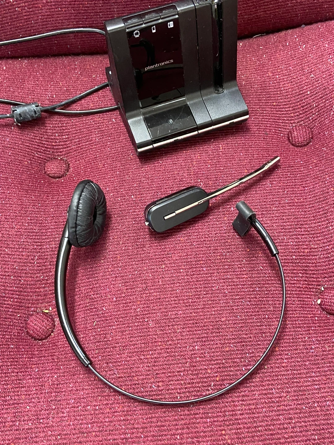 Plantronics DECT 6.0 Headset System for Skype for Business - photo 4