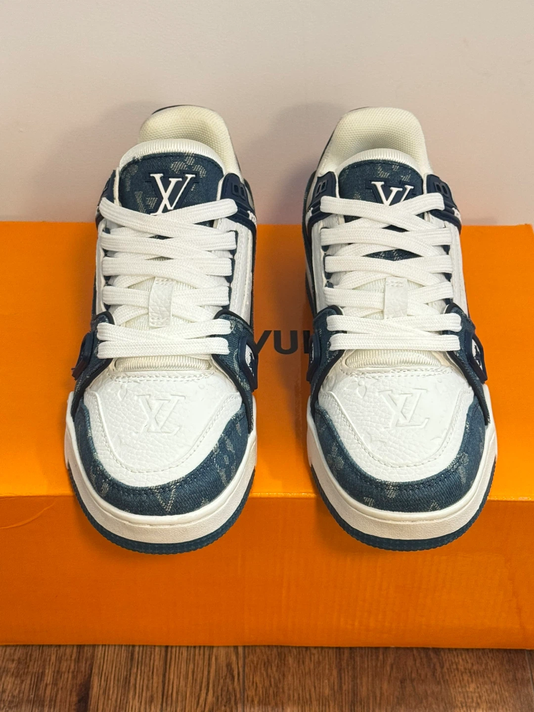 Louis Vuitton Sneakers - photo 2