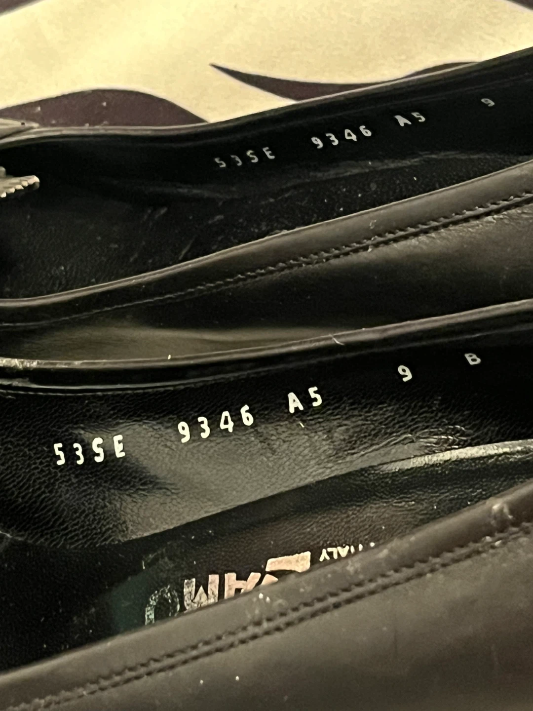 🖤 Ferragamo Black Heel with Gold Hardware  Women’s Size 9 B - photo 4