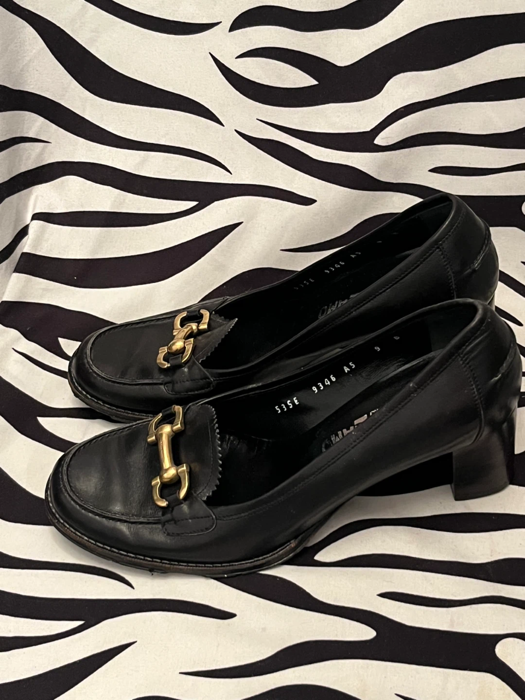 🖤 Ferragamo Black Heel with Gold Hardware  Women’s Size 9 B