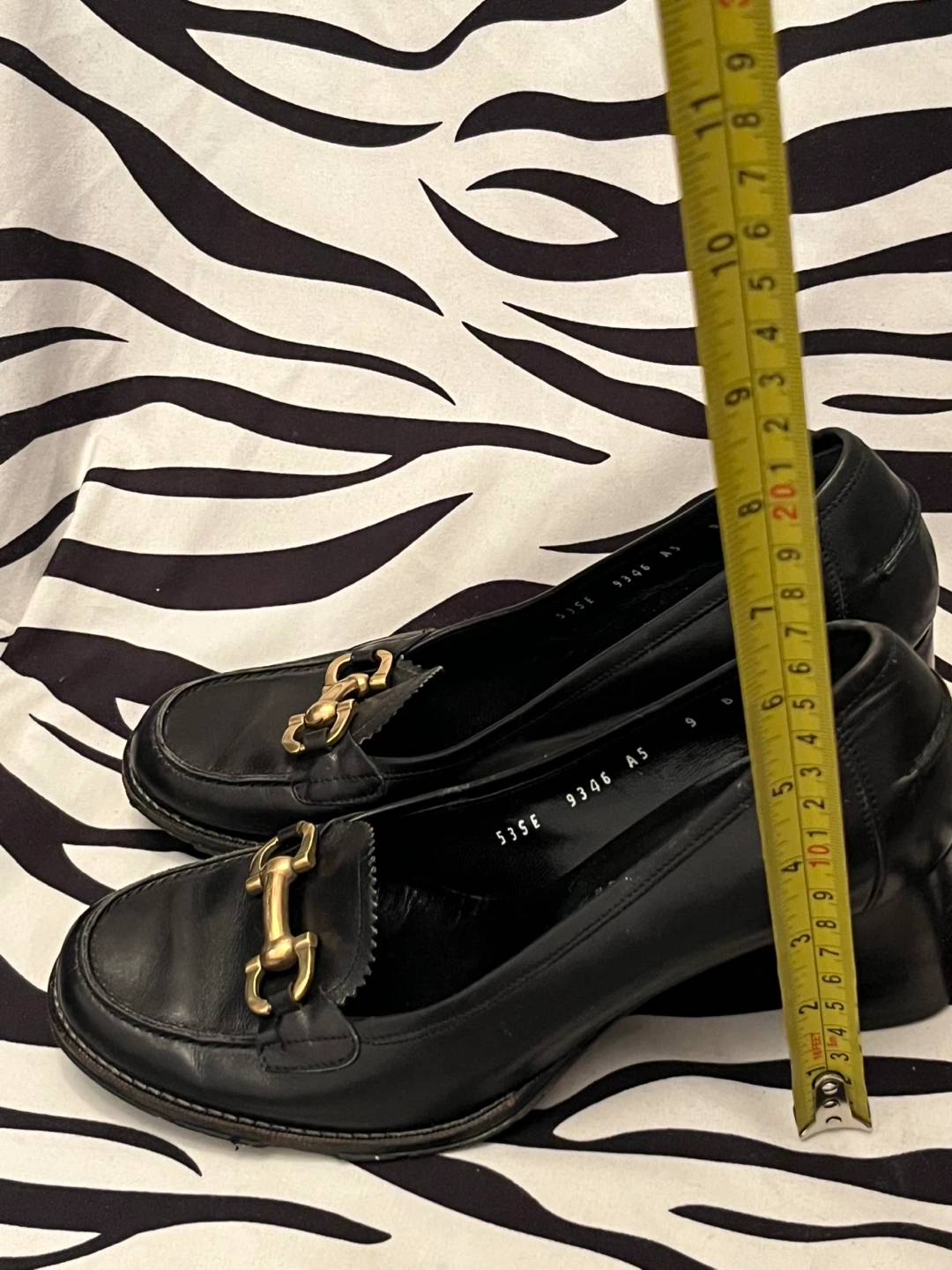 🖤 Ferragamo Black Heel with Gold Hardware  Women’s Size 9 B - photo 3