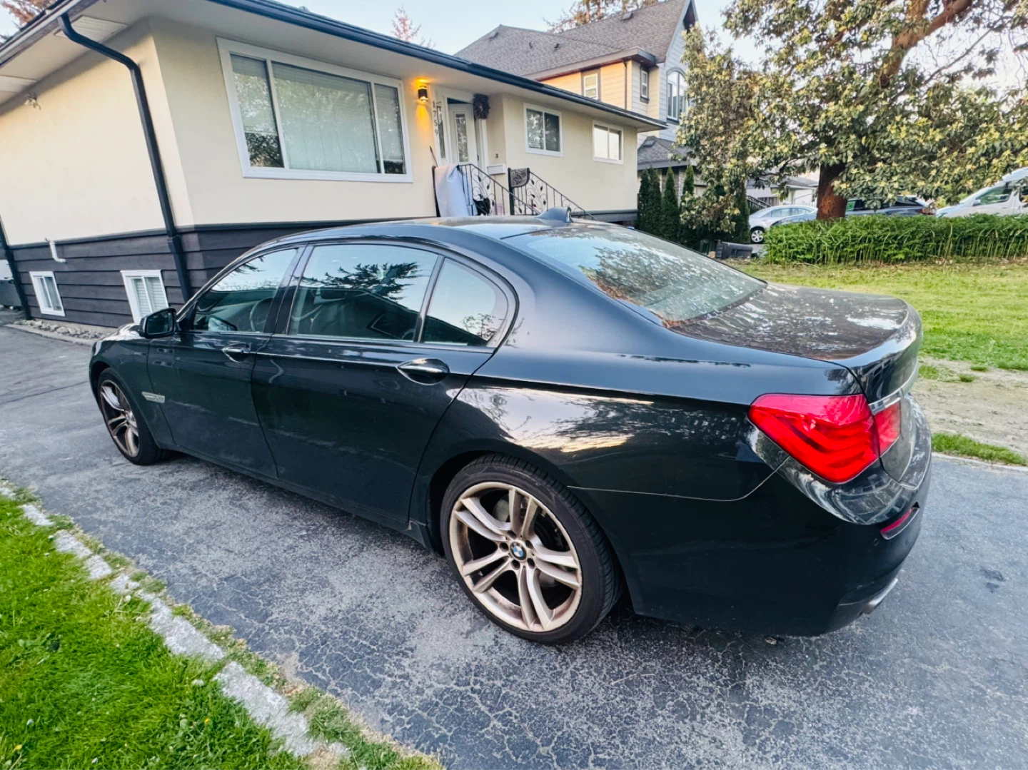Black BMW 750 Li Sedan - photo 3