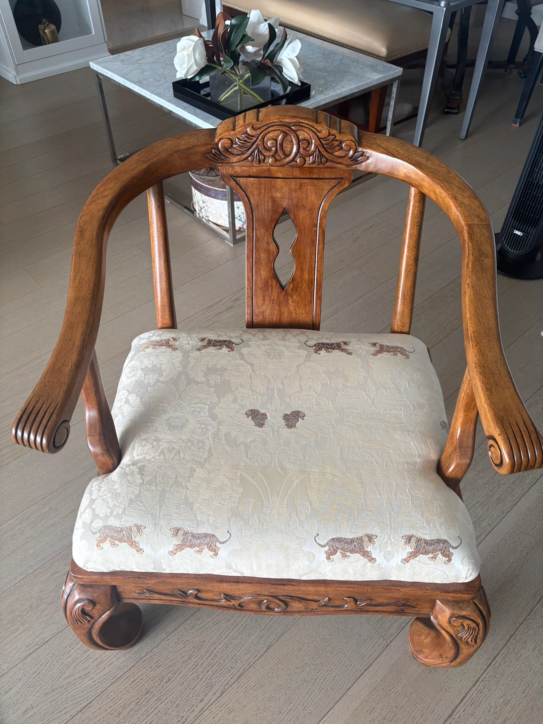 Vintage Accent Chair with Tiger Print Upholstery - photo 3