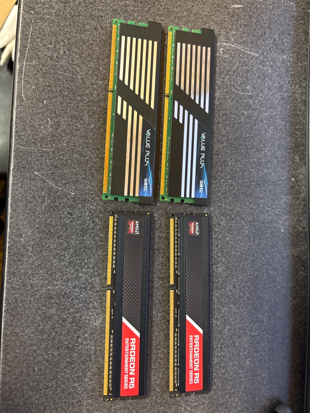 4x DDR3 RAM Sticks - Geil & AMD Radeon