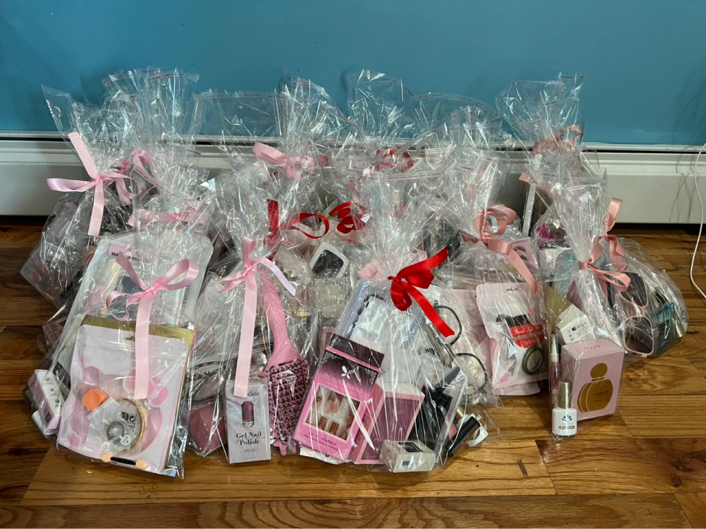 🌸 Mother’s Day Gift Sets !!!💕 . 10$ each bag