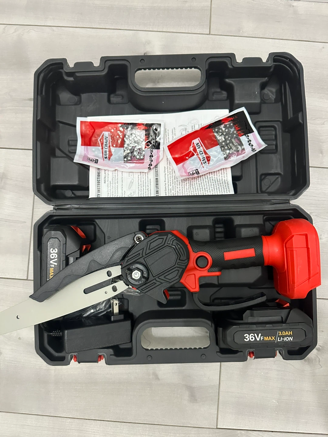 Cordless Pruning Shear with 2 Chains
