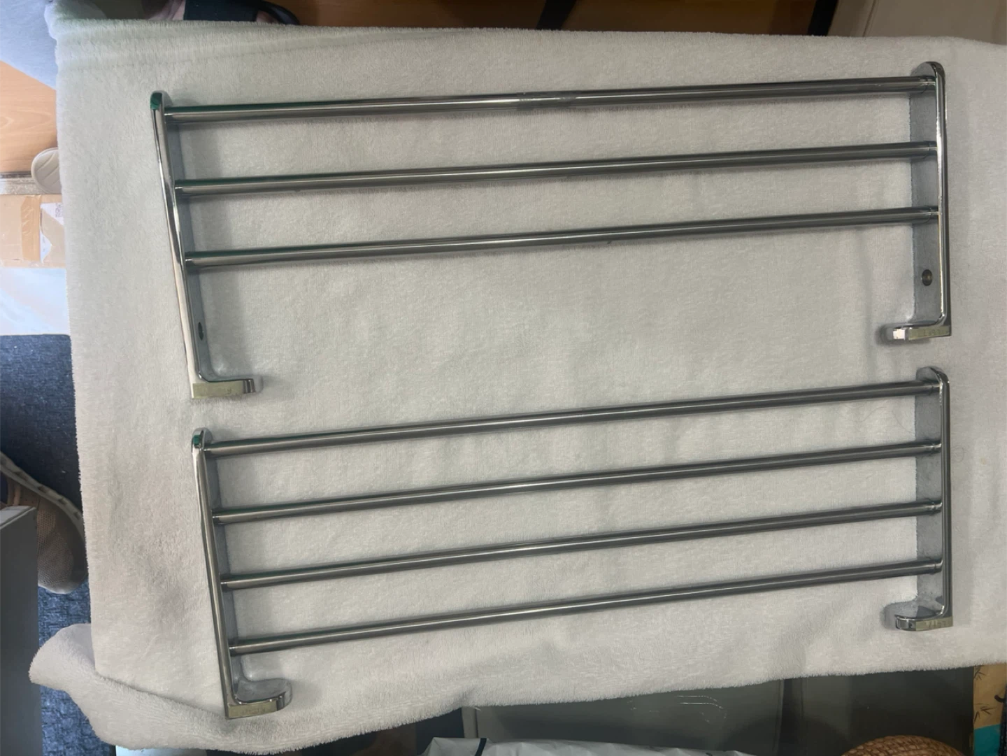 Set of 2 Silver Towel Racks - photo 3