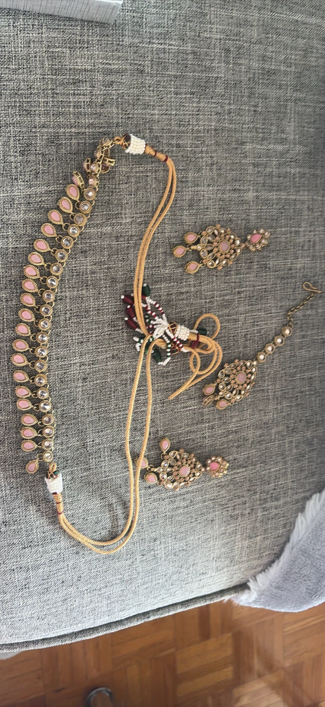 Gold coloured Indian jewellery set with pink stones