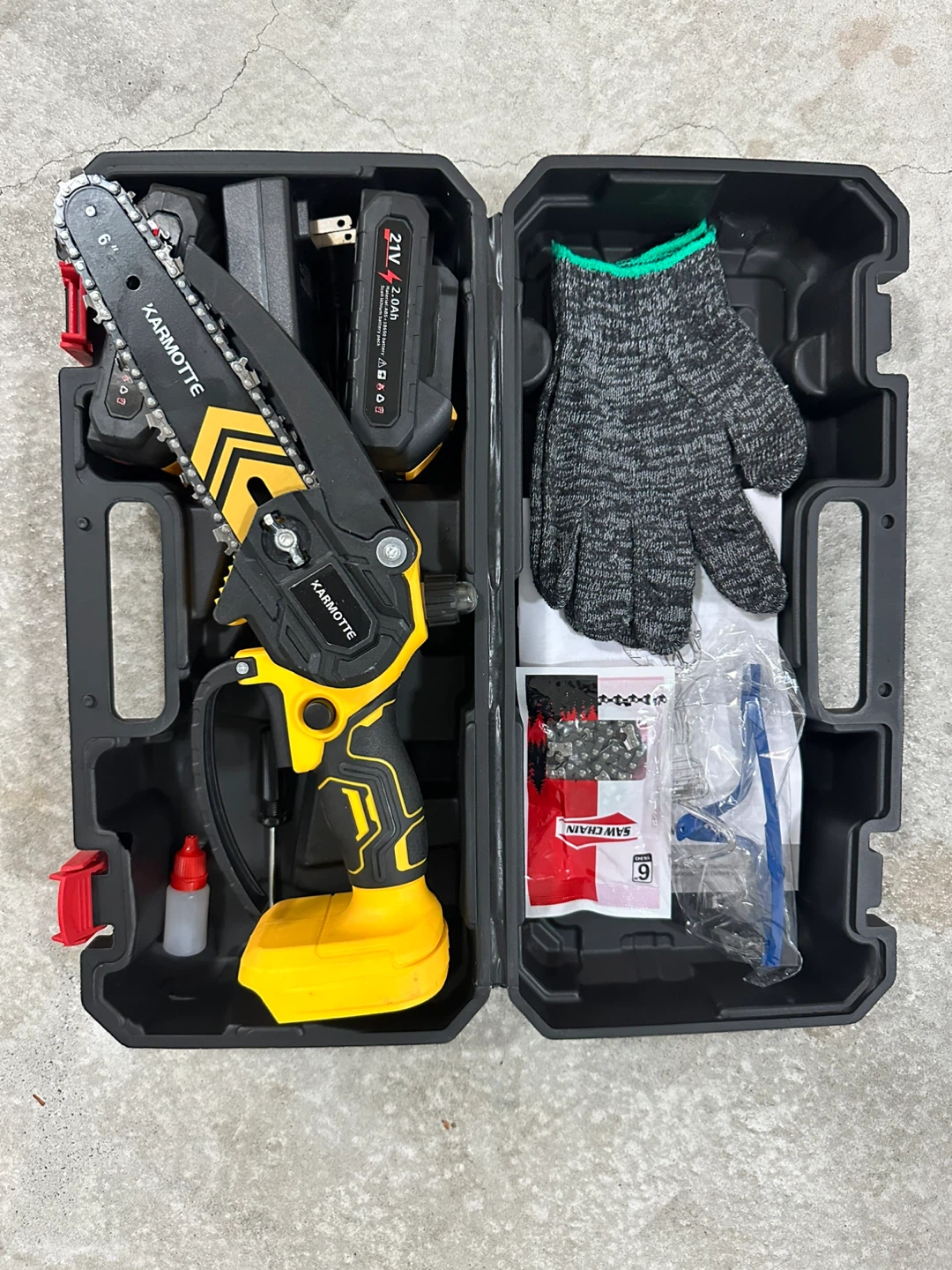 Rechargeable Chainsaw Kit with 2 Batteries