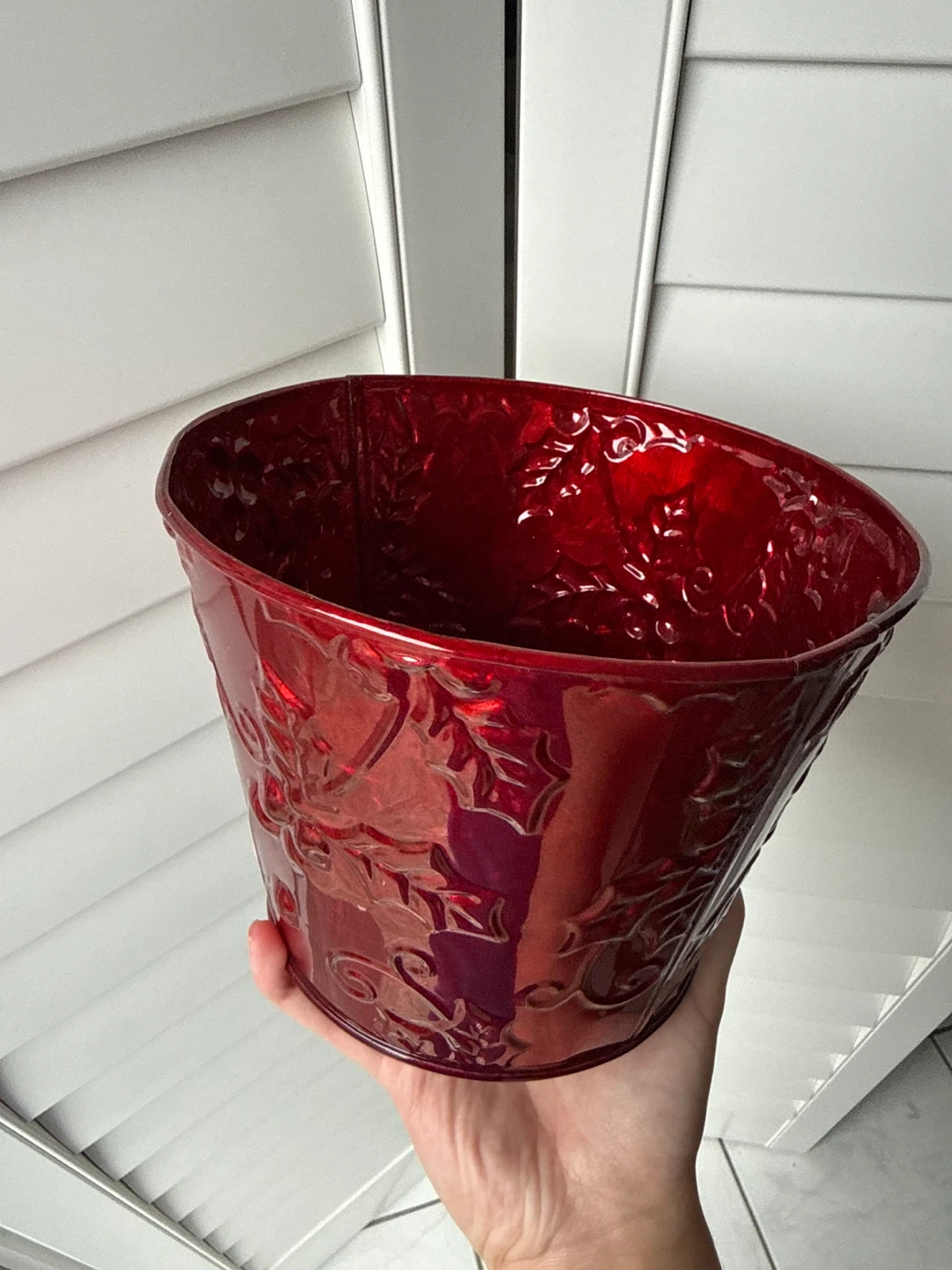 Red Embossed Metal Pot - photo 2