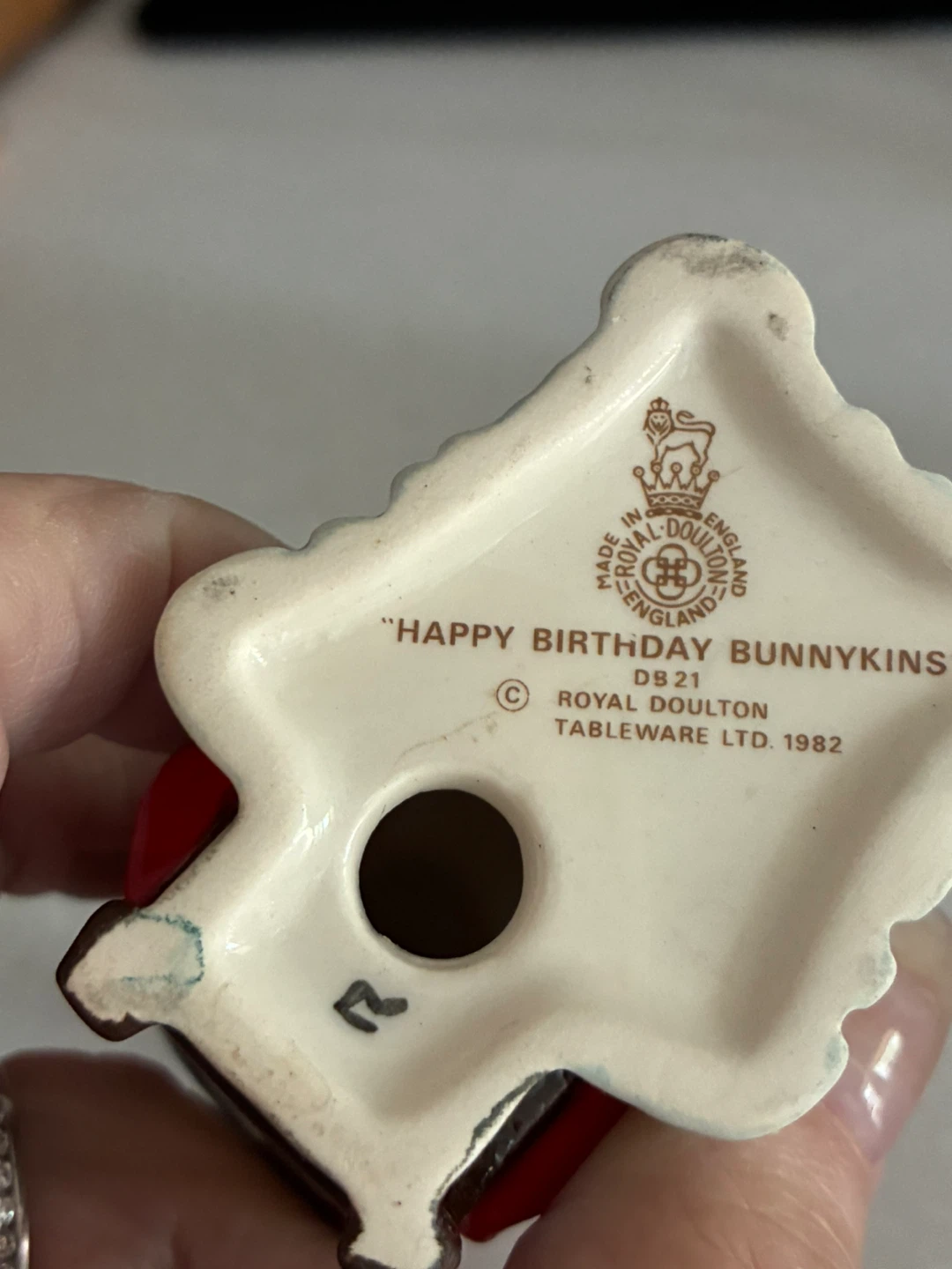 Royal Doulton Happy Birthday Bunnykins Figurine - photo 3