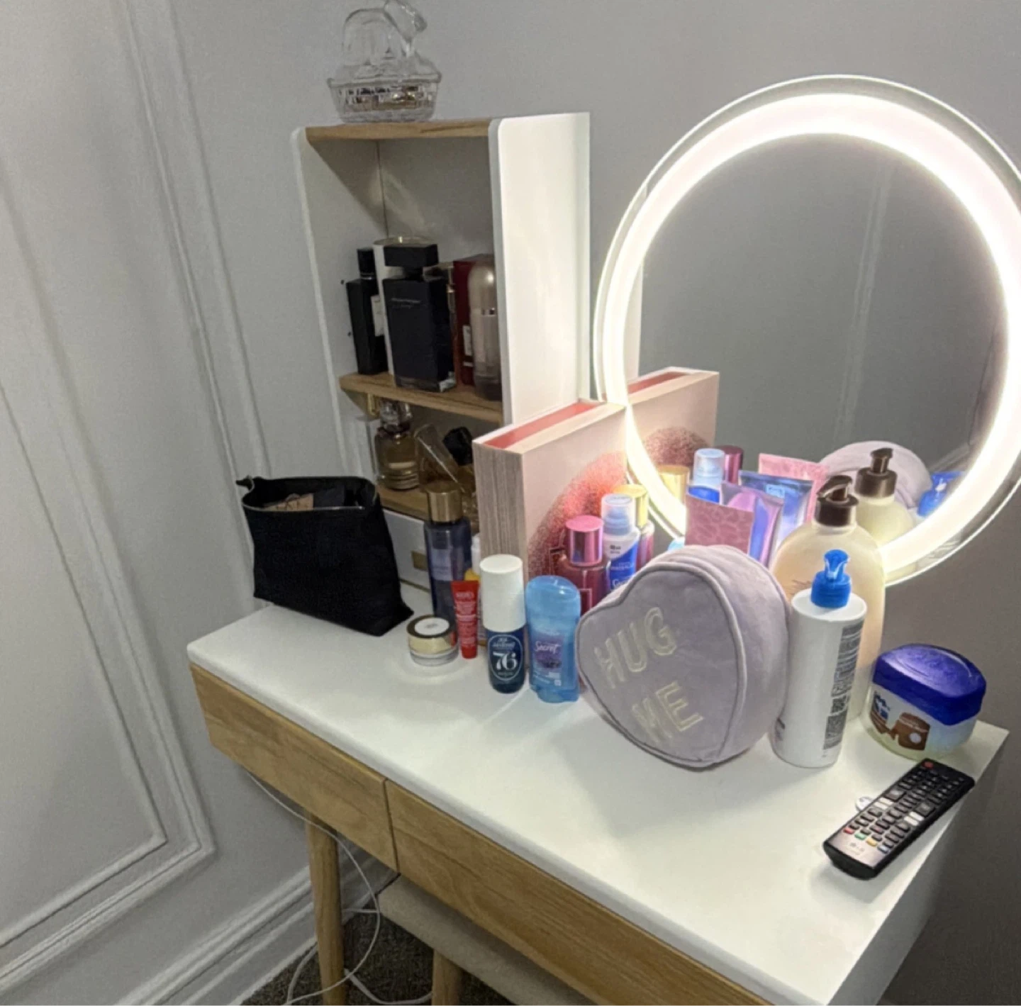 Vanity Set with Lighted Mirror and Stool - photo 2