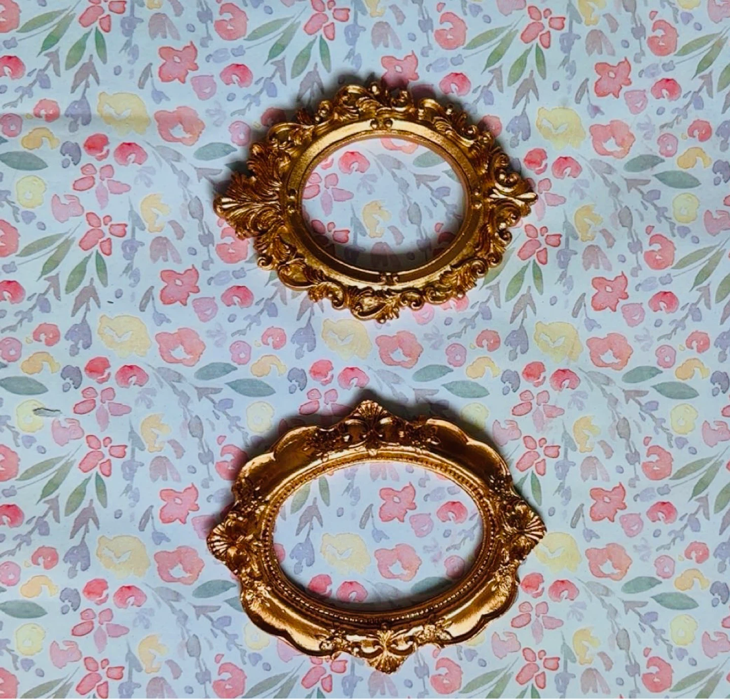 2 Vintage Gold Oval and Round Ornate Frames