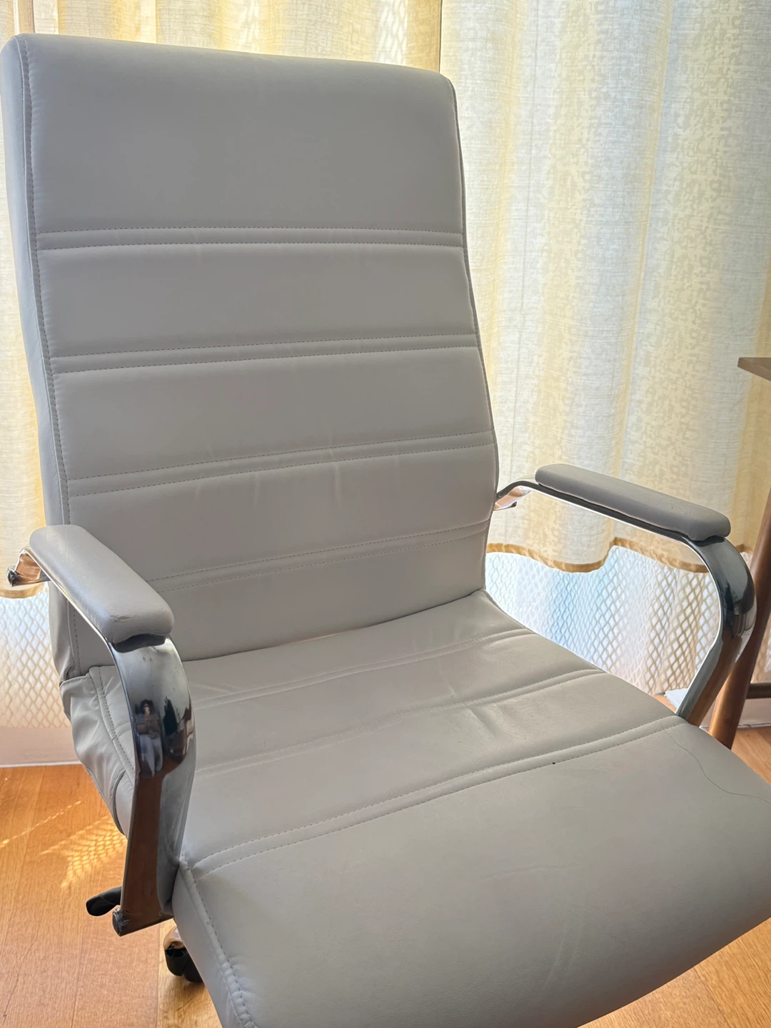 White Office Chair - photo 4