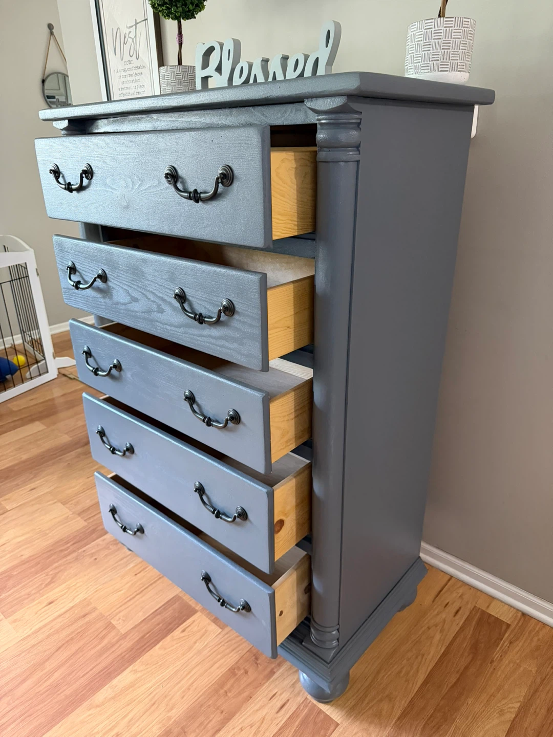 ✨🩶Beautiful solid tall dresser🩶✨ - photo 3