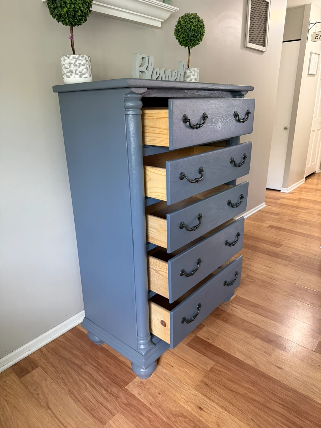 ✨🩶Beautiful solid tall dresser🩶✨ - photo 2